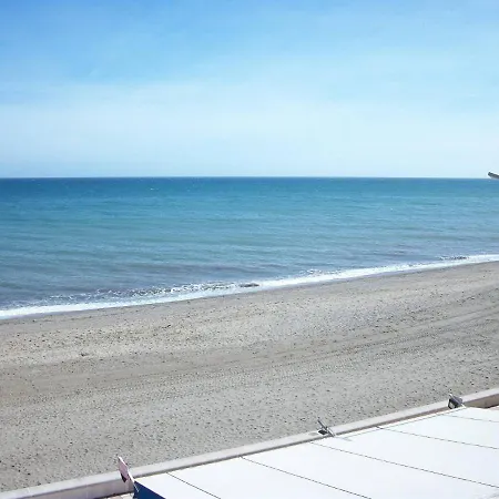 1 Bedroom Penthouse On Front Line Of The Roquetas de Mar